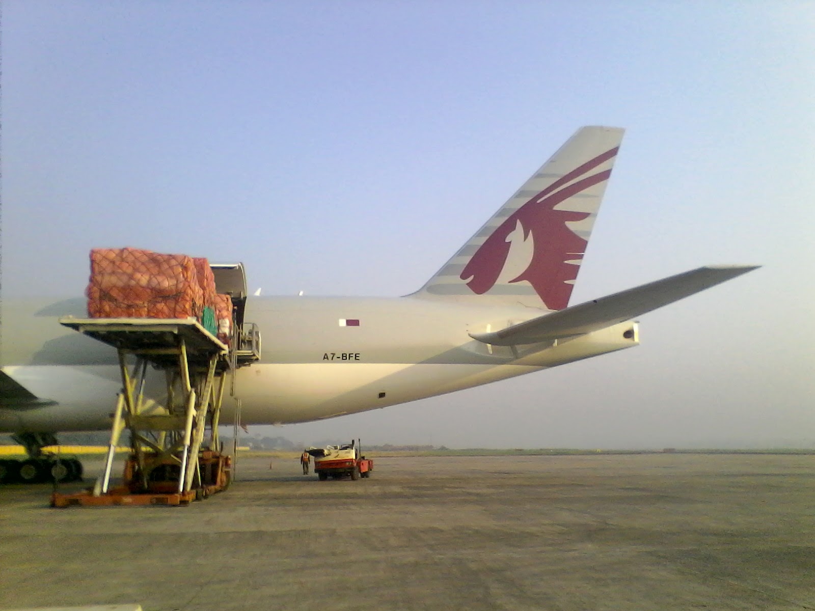 Air-marrel Main Deck Loader operation on Qatar Airway's at NSCBI Airport 